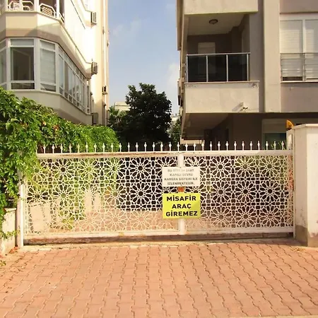 Lara Denize Sifir Havuzlu Lueks Esyali Muhtesem Ev *